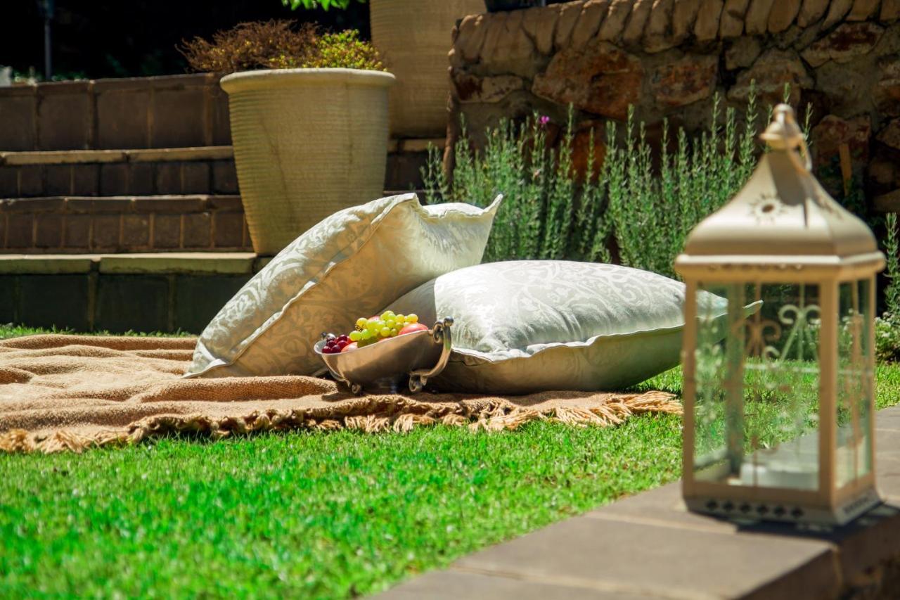 Amoris Guest House-Waterkloof Ridge Pretoria Bagian luar foto