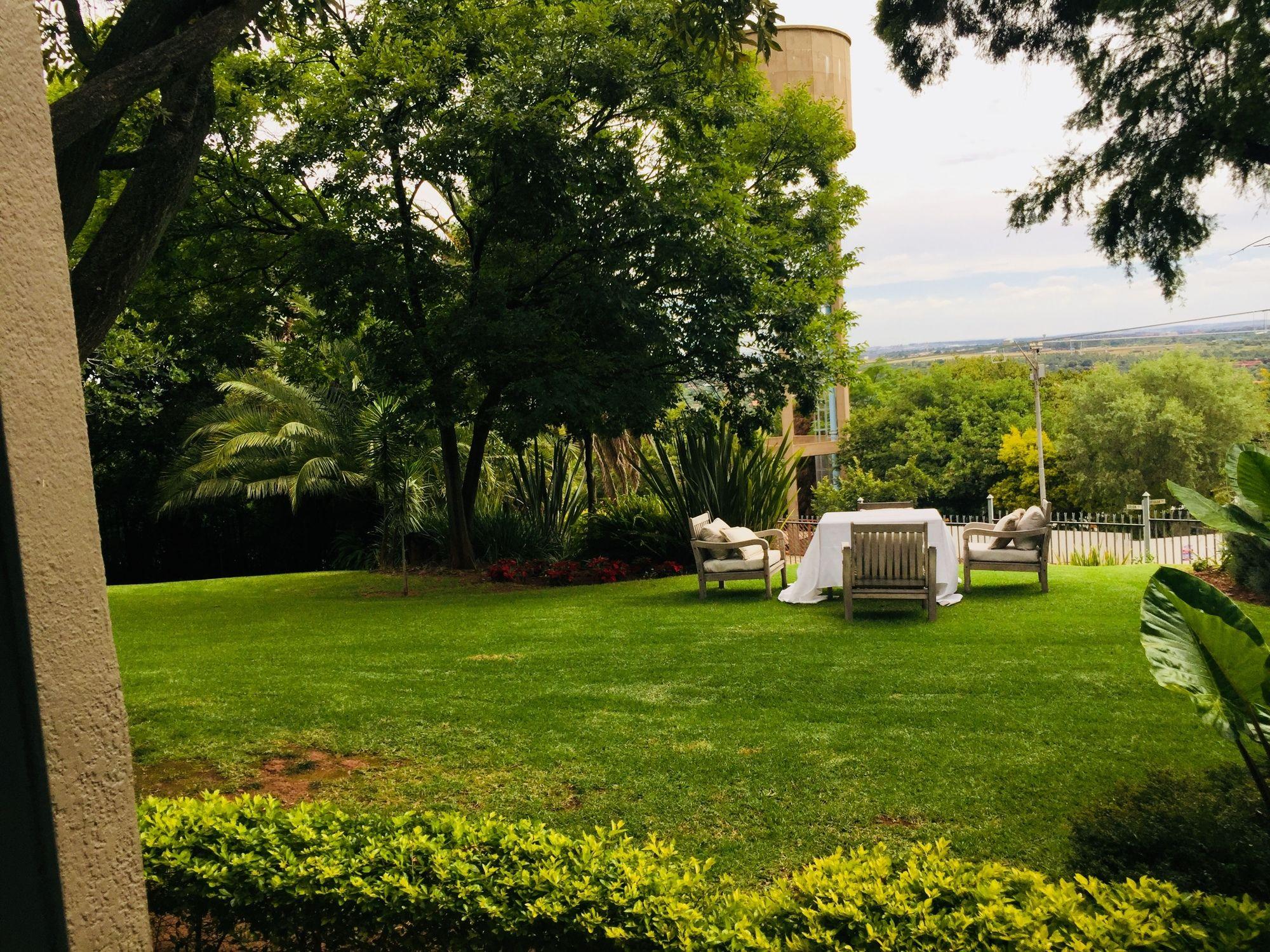 Amoris Guest House-Waterkloof Ridge Pretoria Bagian luar foto