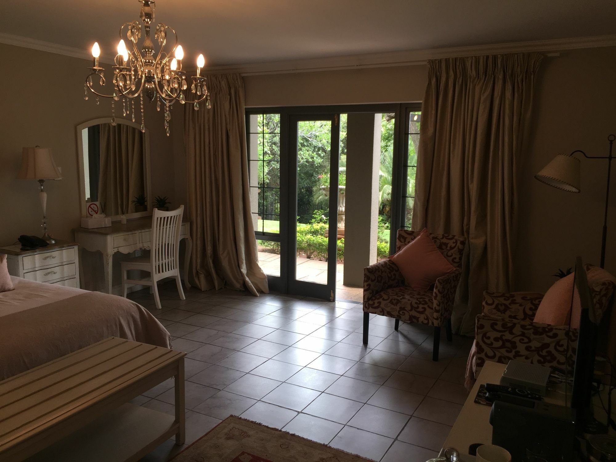 Amoris Guest House-Waterkloof Ridge Pretoria Bagian luar foto